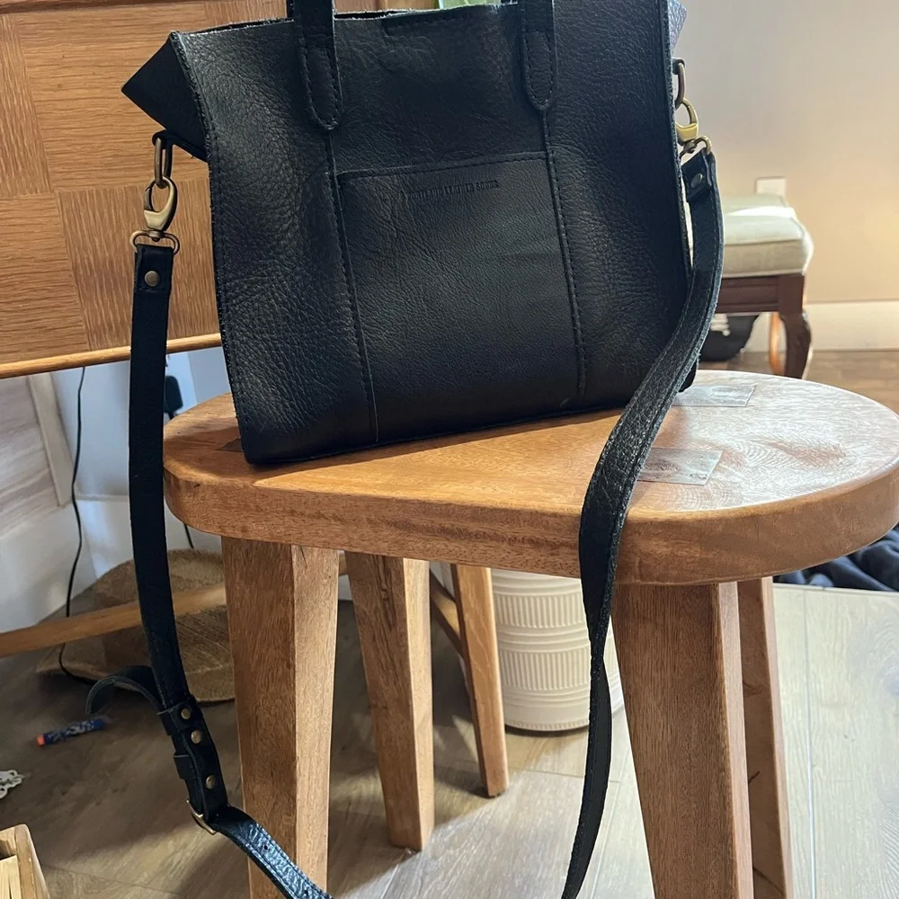 Portland Leather Elegant Black Leather Tote Bag - Picture 1 of 10